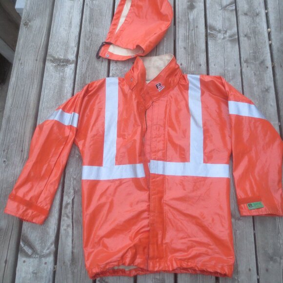 Hi-Vis Flame Gard Utili-Gard Flame Resistant Waterproof Jacket - Size S/M. - Picture 1 of 14